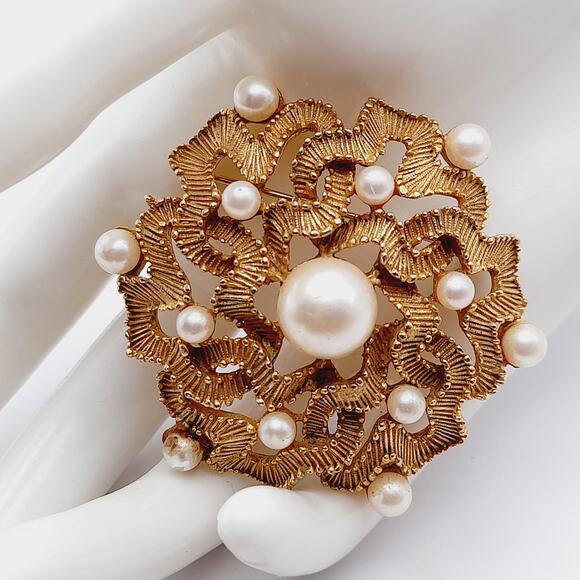 Vintage Faux Pearl Gold Tone Textured 2 1/4 Inch Brooch - Picture 1 of 9